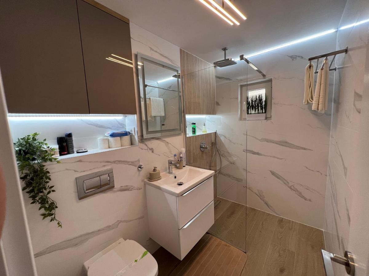 Luxury Apartment Centrul Vechi Curtea De Arges Exterior photo