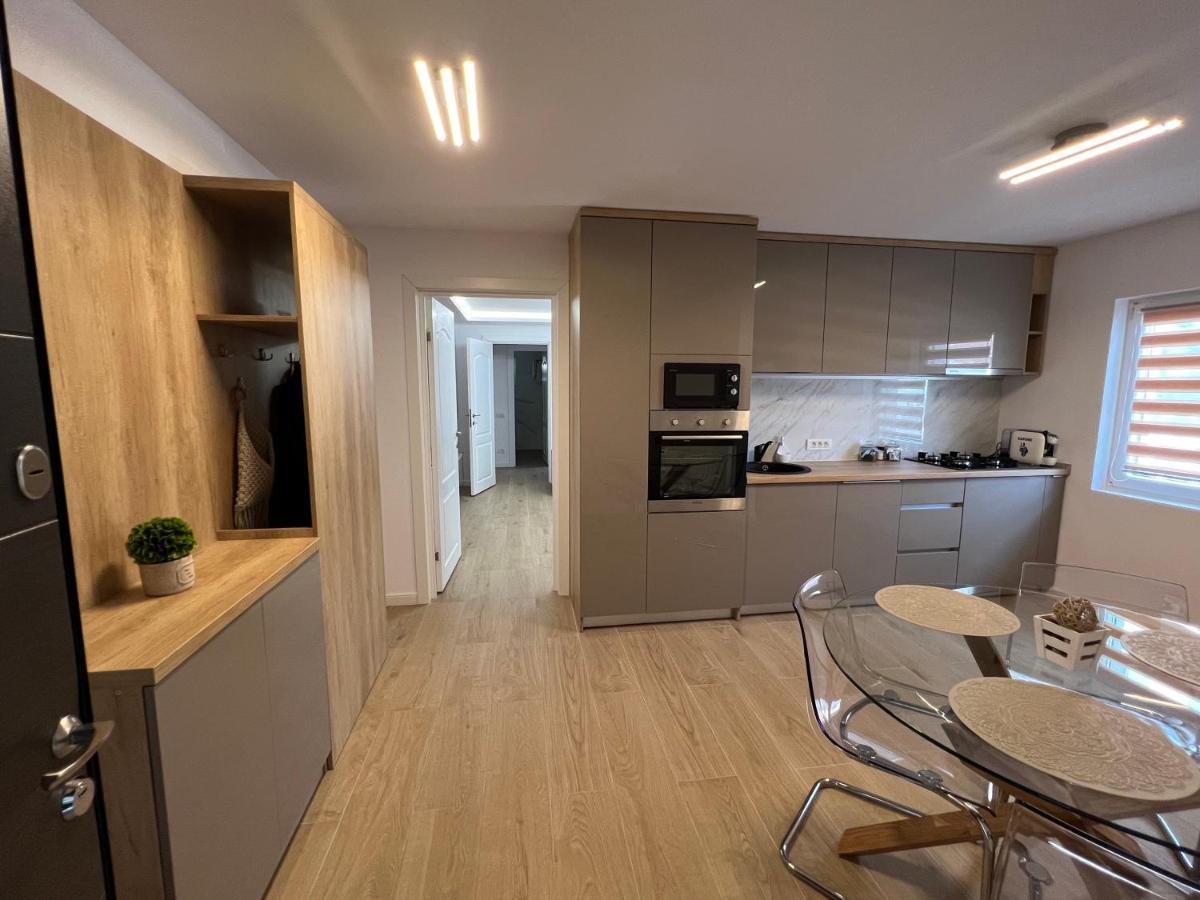 Luxury Apartment Centrul Vechi Curtea De Arges Exterior photo