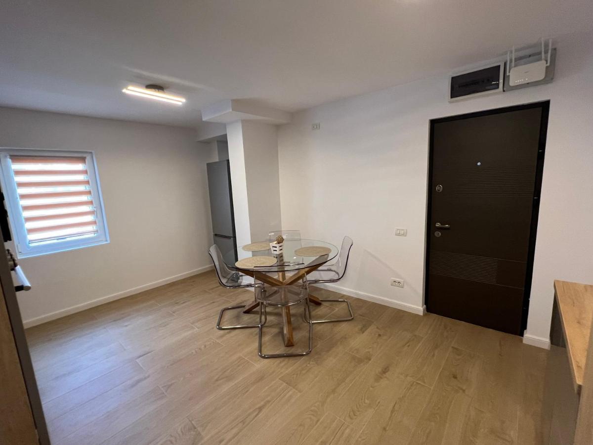 Luxury Apartment Centrul Vechi Curtea De Arges Exterior photo