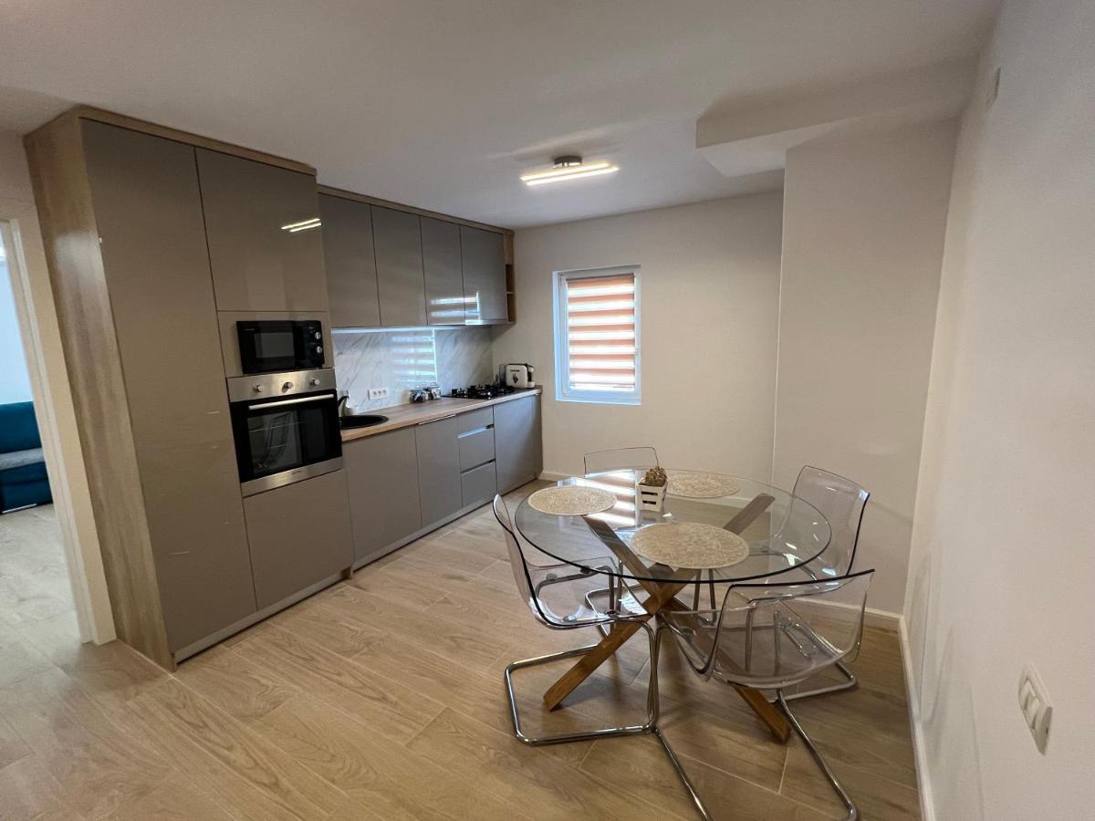 Luxury Apartment Centrul Vechi Curtea De Arges Exterior photo