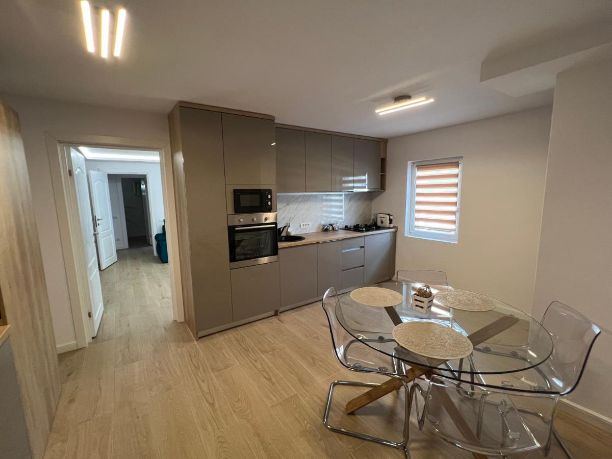 Luxury Apartment Centrul Vechi Curtea De Arges Exterior photo
