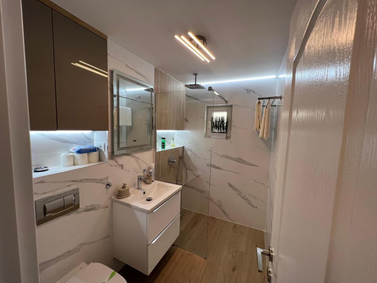 Luxury Apartment Centrul Vechi Curtea De Arges Exterior photo