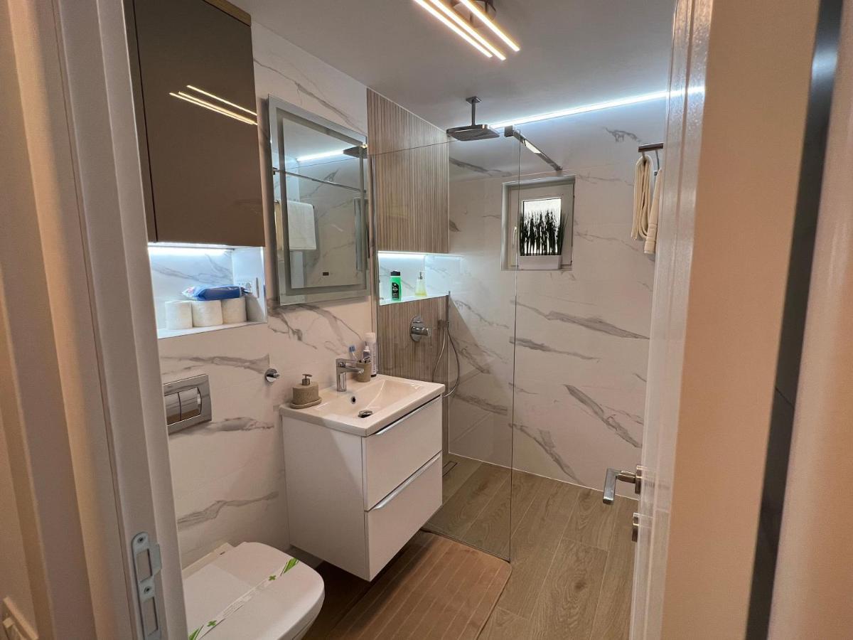 Luxury Apartment Centrul Vechi Curtea De Arges Exterior photo